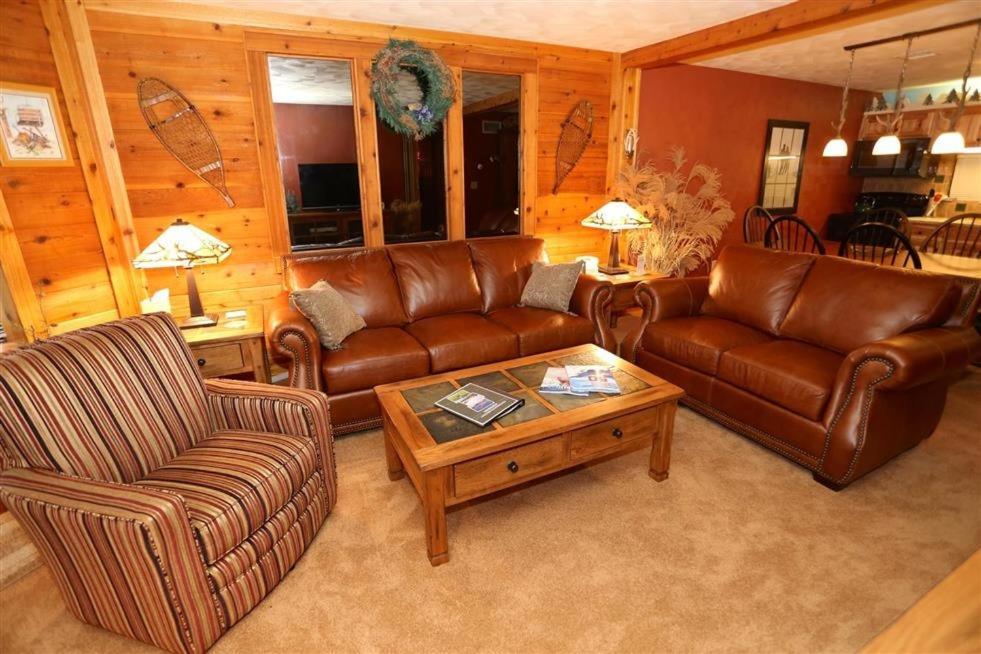 Seven Springs Stoneridge 3 Bedroom Standard Condo, Ski-in Out, Single Level! Apartment