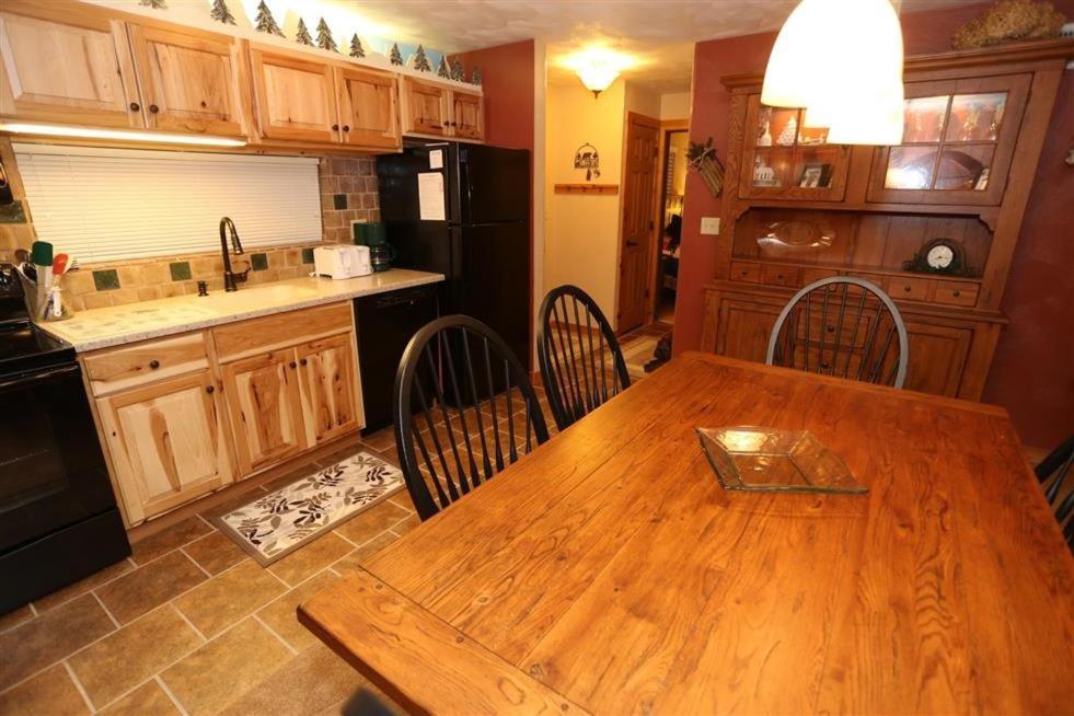 Apartment Seven Springs Stoneridge 3 Bedroom Standard Condo, Ski-in Out, Single Level! *